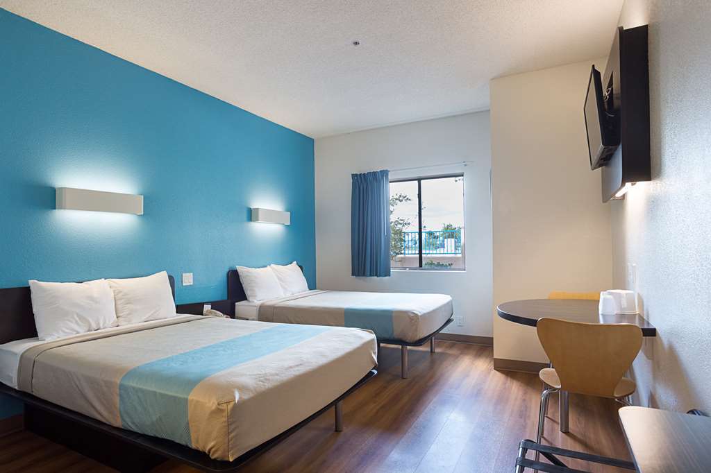 6-page, Az Hotel